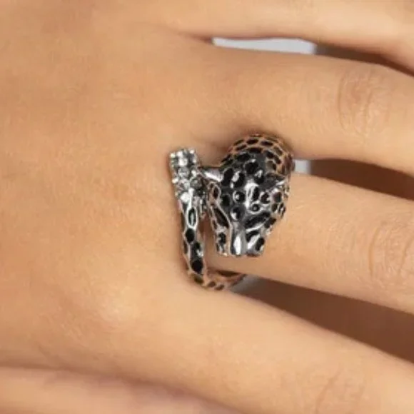LOVISA LEOPARD SILVER/BLACK ENAMEL CLEAR & BLACK CRYSTALS RING SZ 8**NEW! - Picture 3 of 4